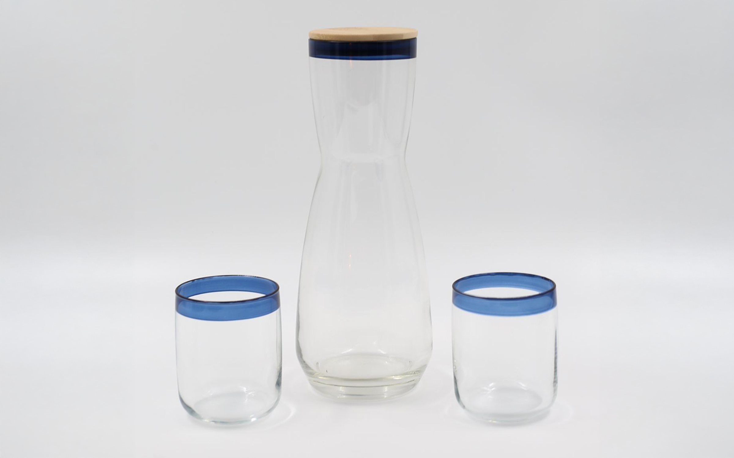 Set carafa cu 2 pahare Verona, transparent cu cant albastru  4